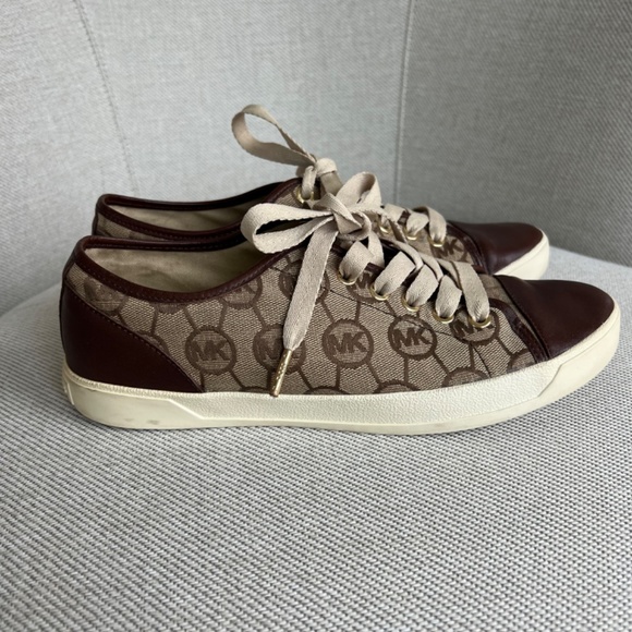 Michael Kors Monogram Sneaker, Size 8.5 - Picture 2 of 6